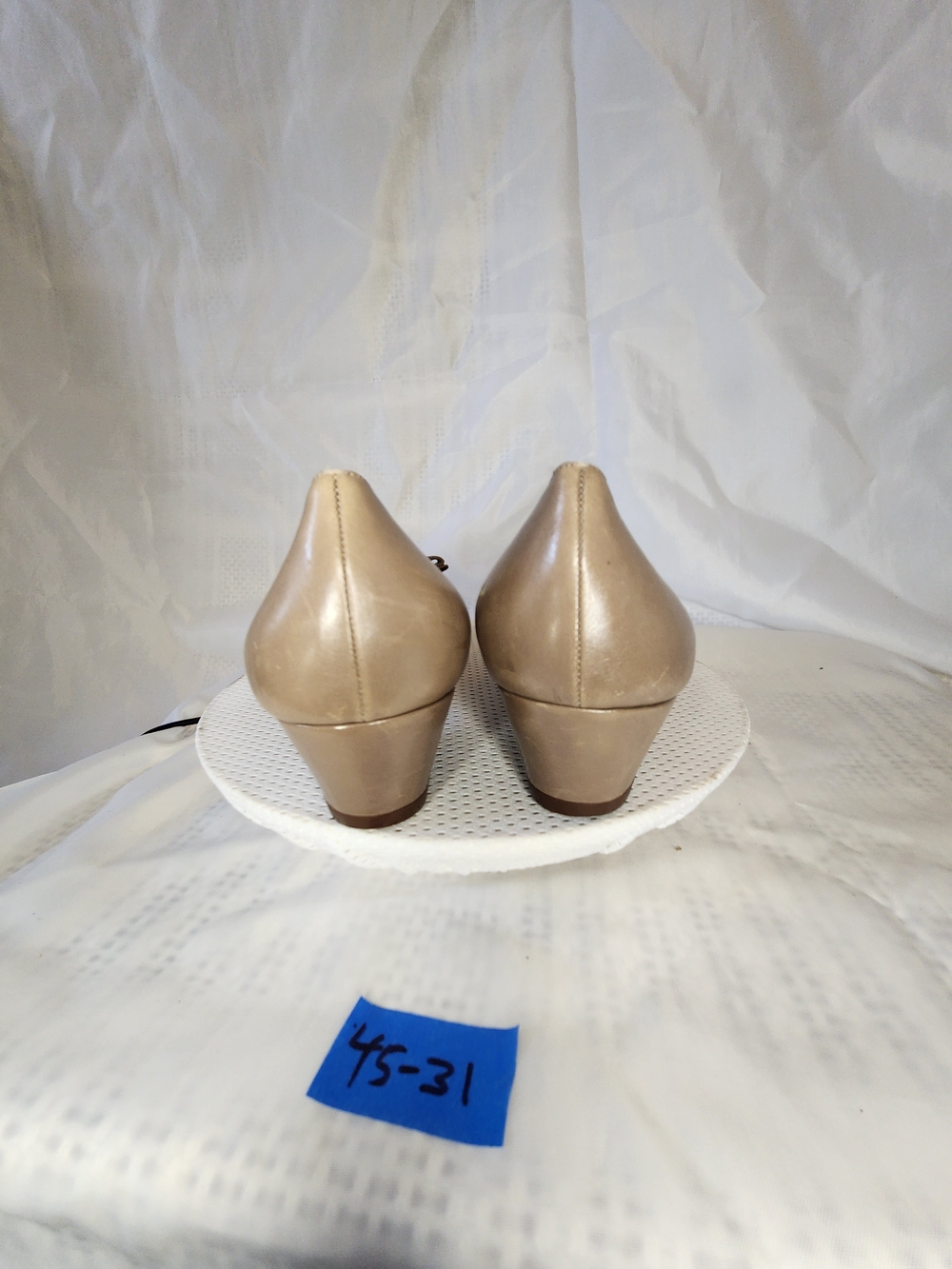 SALVATORE FERRAGAMO TAUPE BIEGE WOMEN VARA SHOES SIZE 10 C - Picture 6 of 10
